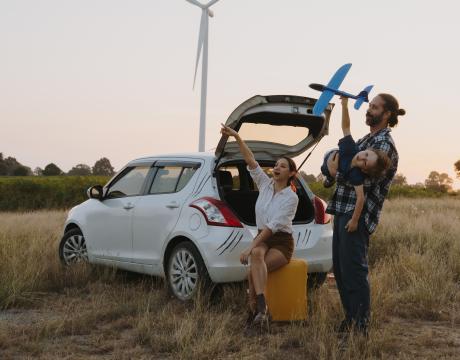 Départ en vacances famille avec voiture électrique